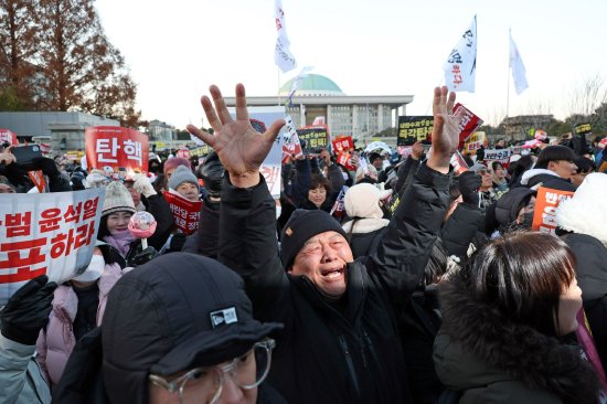 韩国宪法法院开始审议尹锡悦弹劾案 展开一段最长180天的司法程序